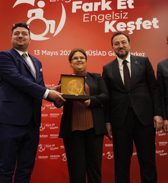 CEO Serkan Ülkü was presented with a Thank You Plaque by the Minister of Family and Social Services Derya Yanık
