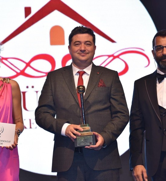 CEO Serkan Ülkü International Innovative Care Center Award was Presented.